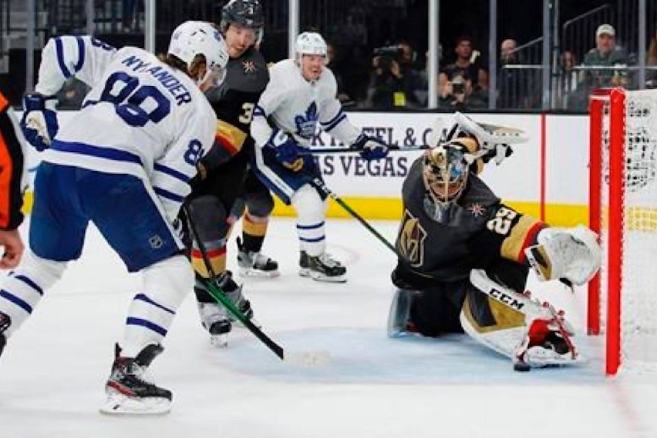 19458550_web1_191120-RDA-Fleury-makes-amazing-save-to-hold-off-Leafs-for-450th-win_2