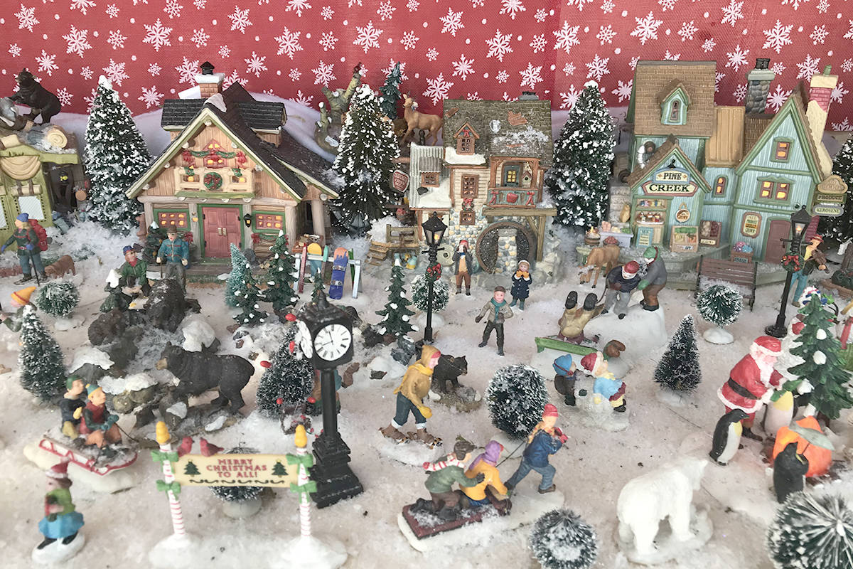 19889585_web1_Christmas-village-1