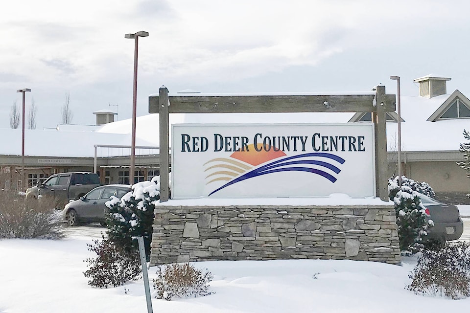 20574438_web1_red-deer-county-sign