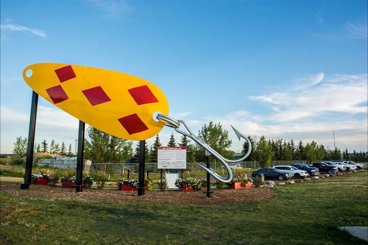 Lacombe lands title for world's largest fishing lure - Red Deer