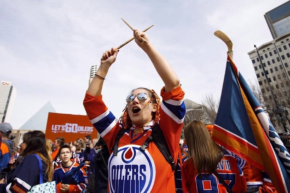 22108017_web1_200713-RDA-As-postponed-NHL-season-resumes-some-fans-say-the-lure-of-parties-will-be-strong-hockey_1