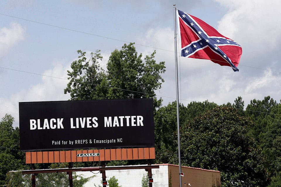 22158066_web1_200716-RDA-Black-Lives-Matter-Confederate-flag_1