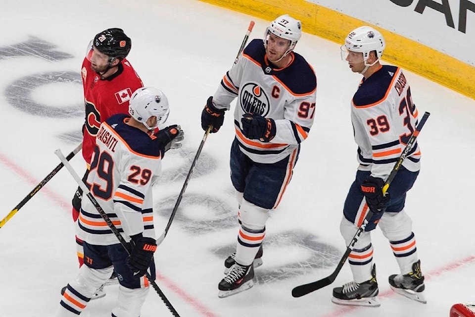 22269307_web1_200729-RDA-Connor-McDavid-scores-twice-as-Oilers-beat-Flames-4-1-in-NHL-exhibition-game-hockey_1
