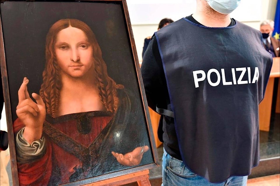 23986321_web1_210121-RDA-Italian-police-find-stolen-copy-of-Leonardo-Salvator-Mundi-art_1