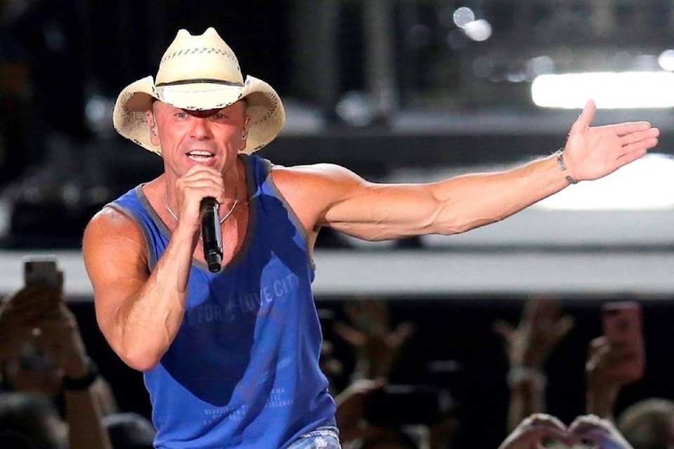 24067538_web1_210129-RDA-Kenny-Chesney-group-helps-install-artificia-lreef-in-Florida-music_1