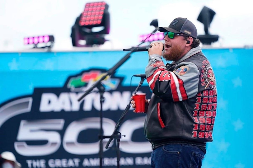 24269087_web1_210218-RDA-Luke-Combs-apologizes-for-Confederate-flag-imagery-music_1