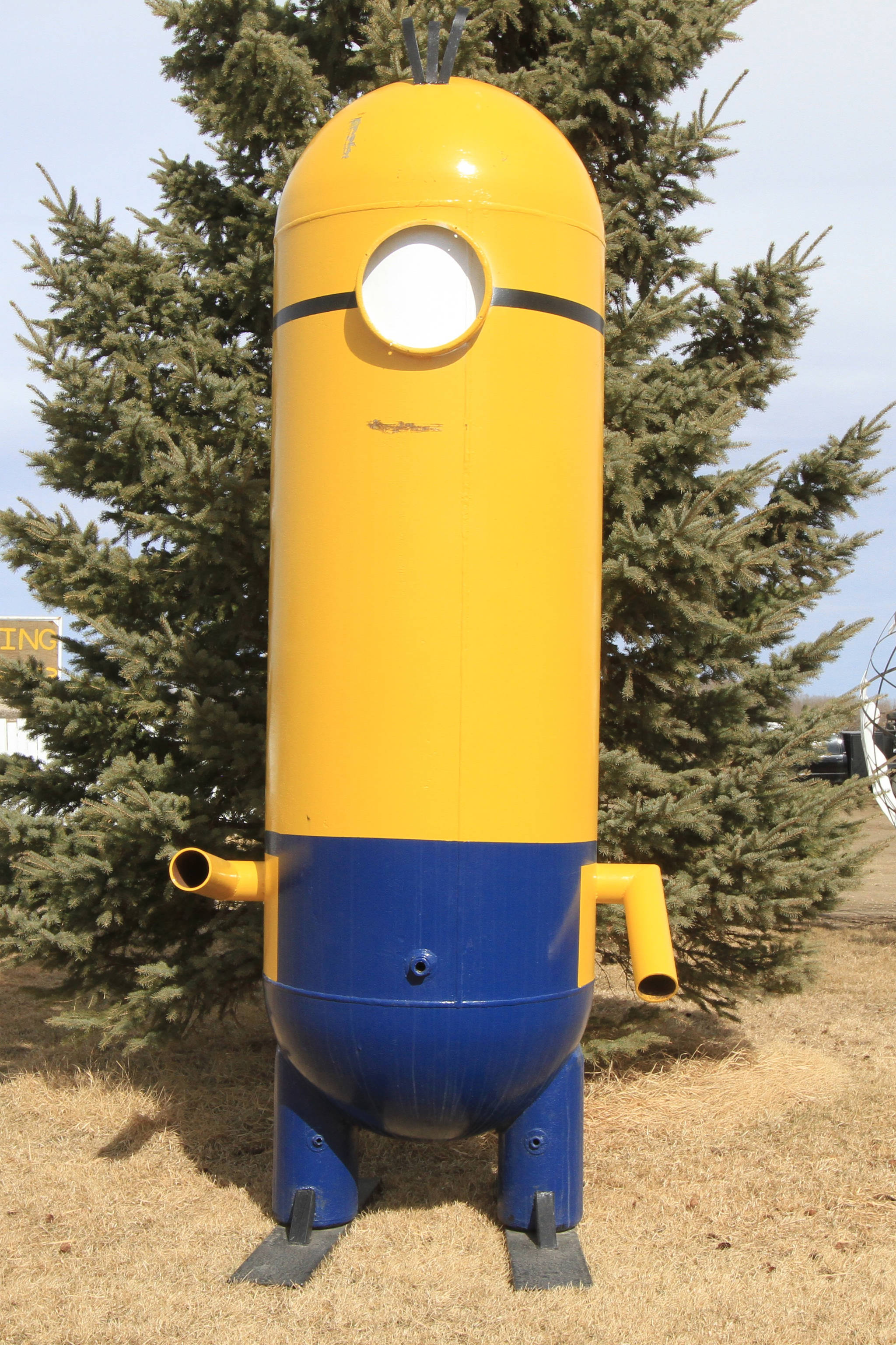 24664835_web1_210328-RDA-Minion-lawn-art2