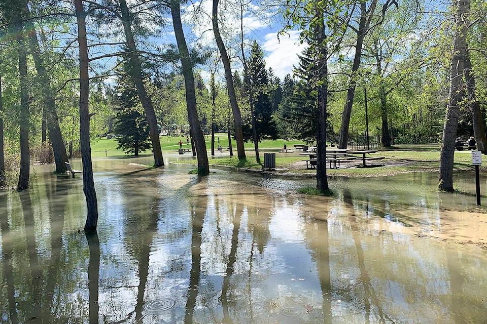 25307642_web1_210527-RDA-ROTARY-park-flooding