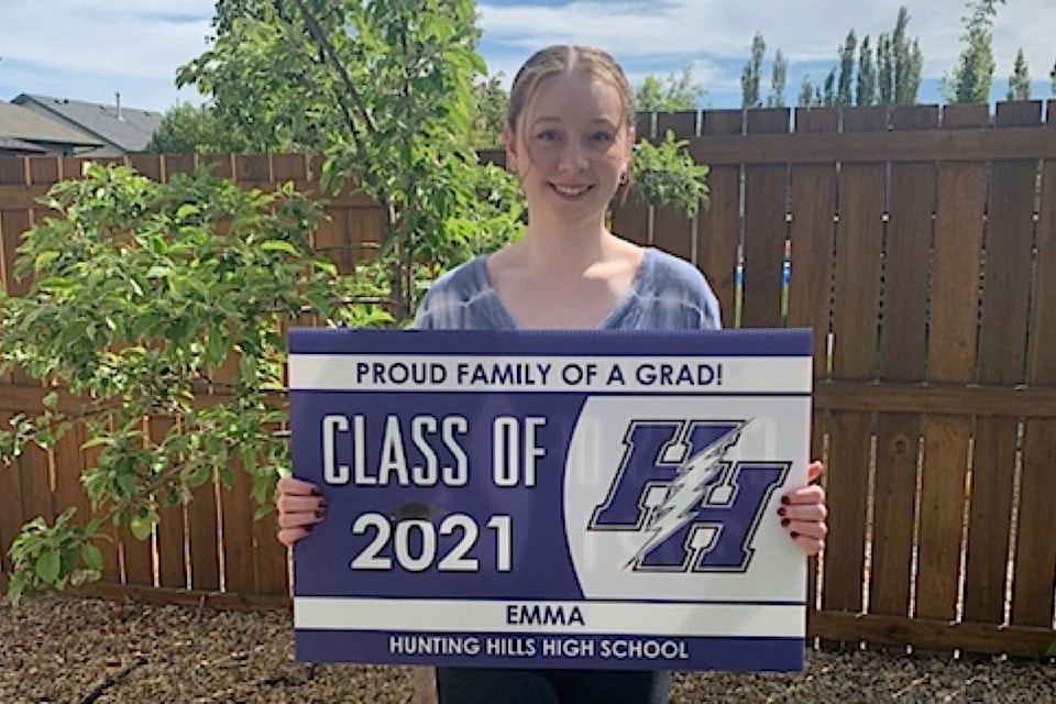 25364925_web1_210602-RDA-graduation-yard-signs-grad_2