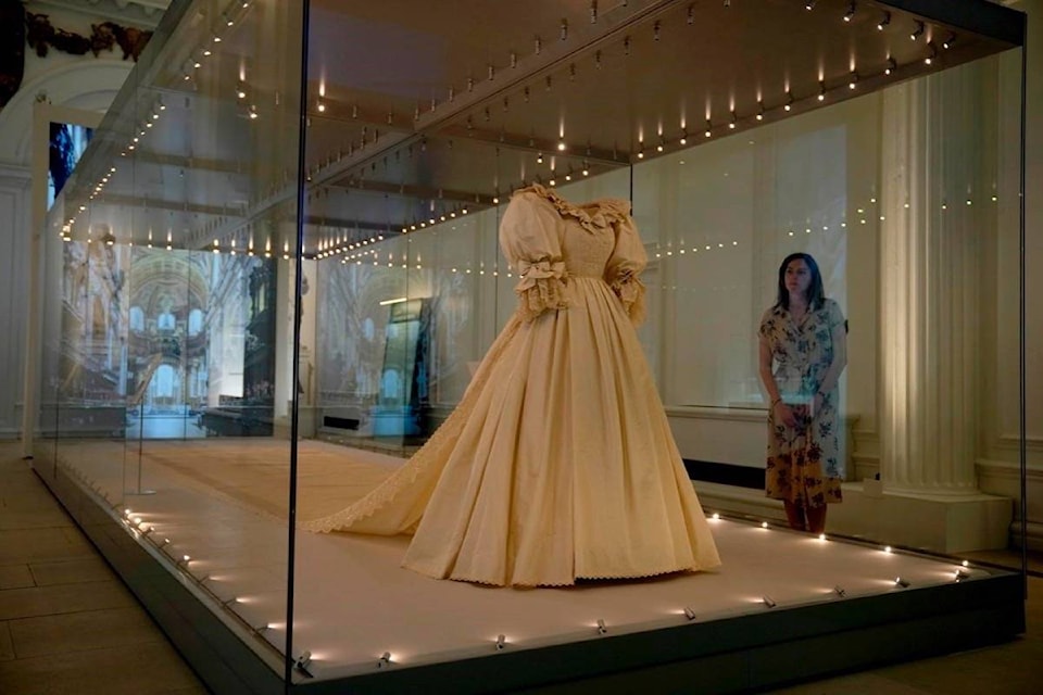 25379327_web1_210603-RDA-Princess-Dianas-wedding-dress-goes-on-display-in-London-royals_1