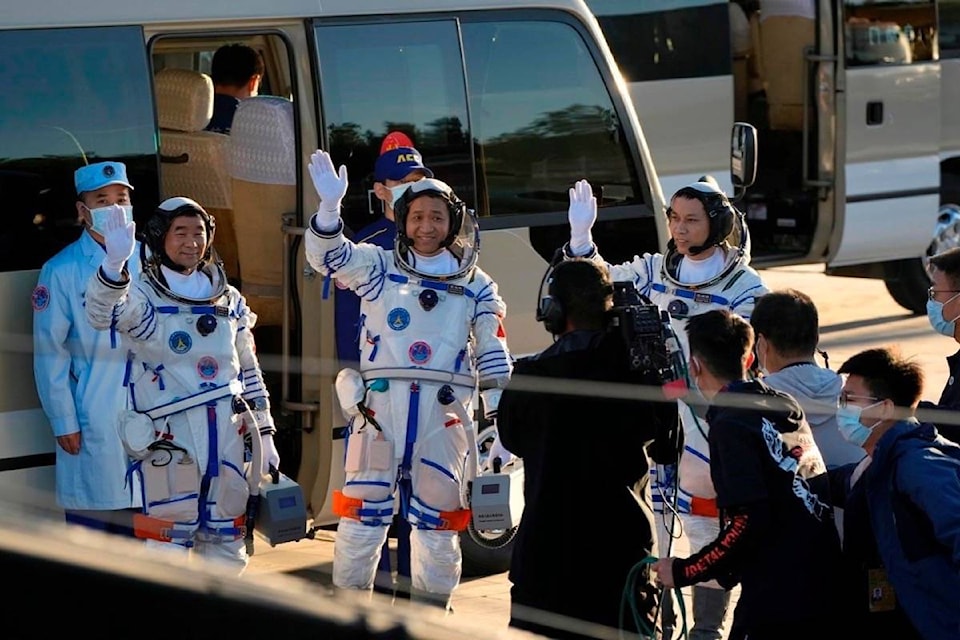25534364_web1_210617-RDA-Chinese-crew-enters-new-space-station-on-3-month-mission-china_1