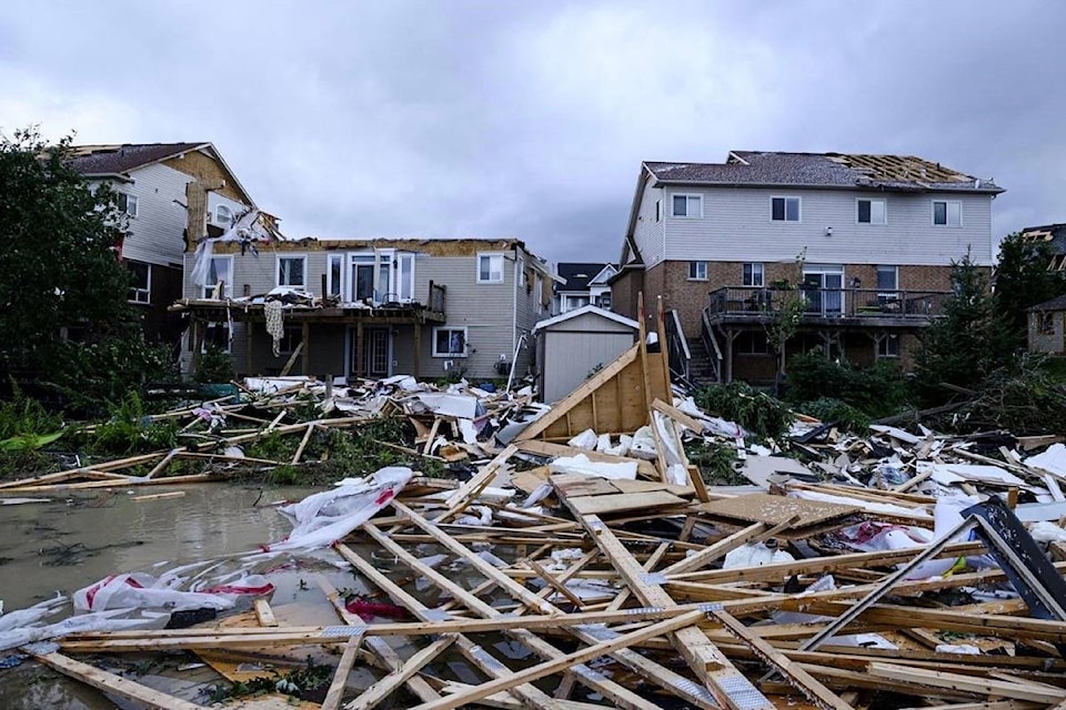 25847125_web1_210716-RDA-Clean-up-begins-after-tornado-destroys-home-injures-people-in-Barrie-Ont.-tornado_1