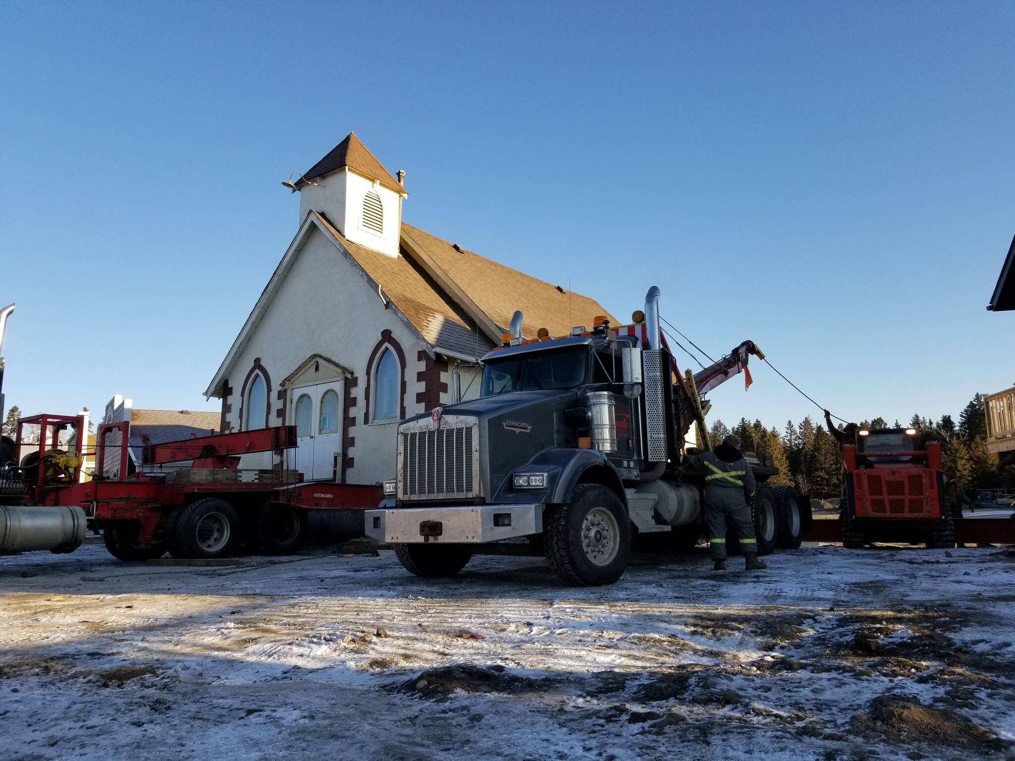 27240811_web1_211119-RDA-church-arrives-at-sunnybrook-church_6