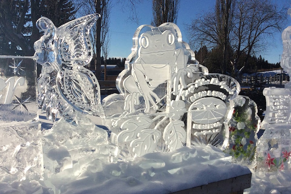 27575115_web1_211219-RDA-Parkland-ice-sculptures