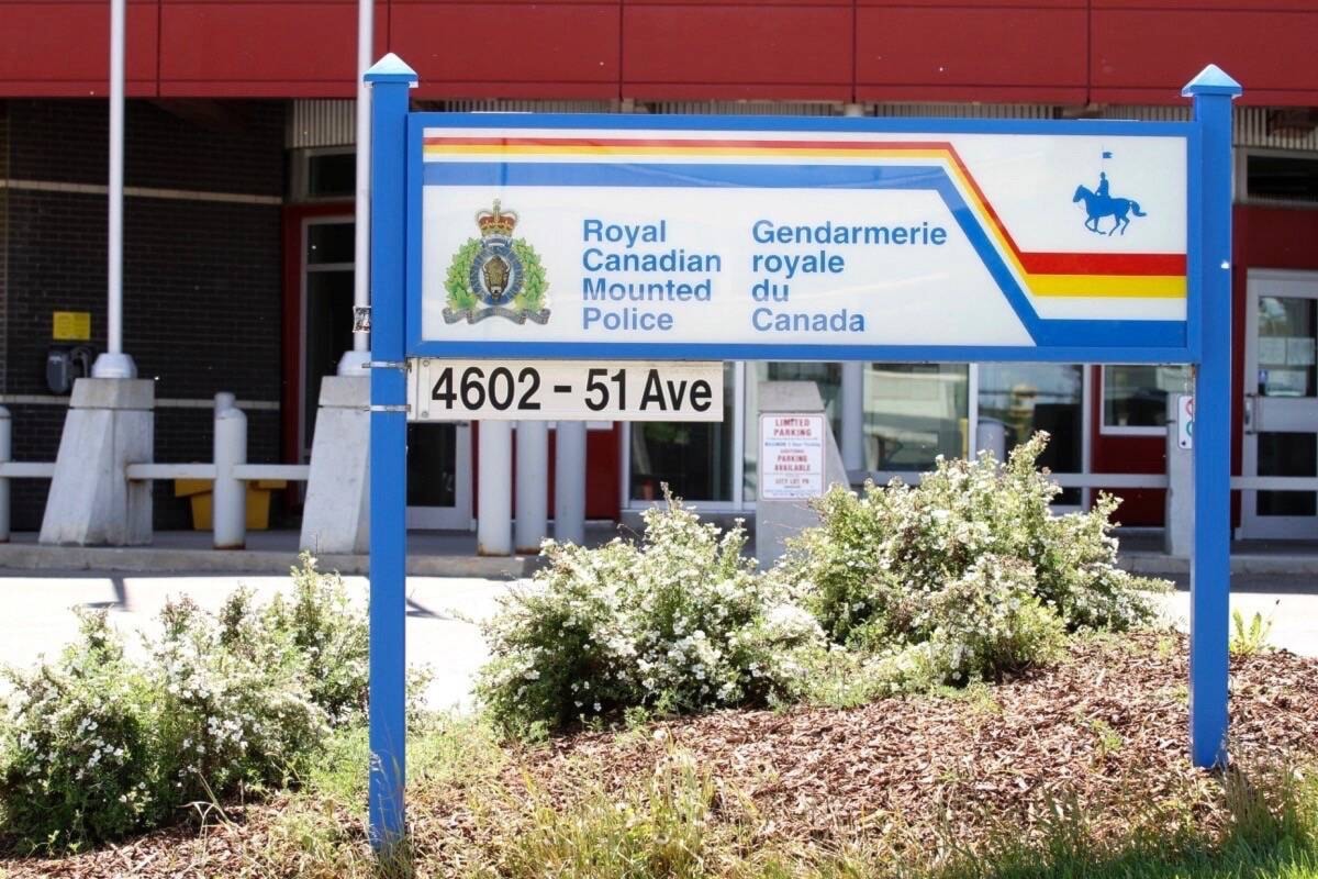 Red Deer RCMP officers to begin wearing body cameras