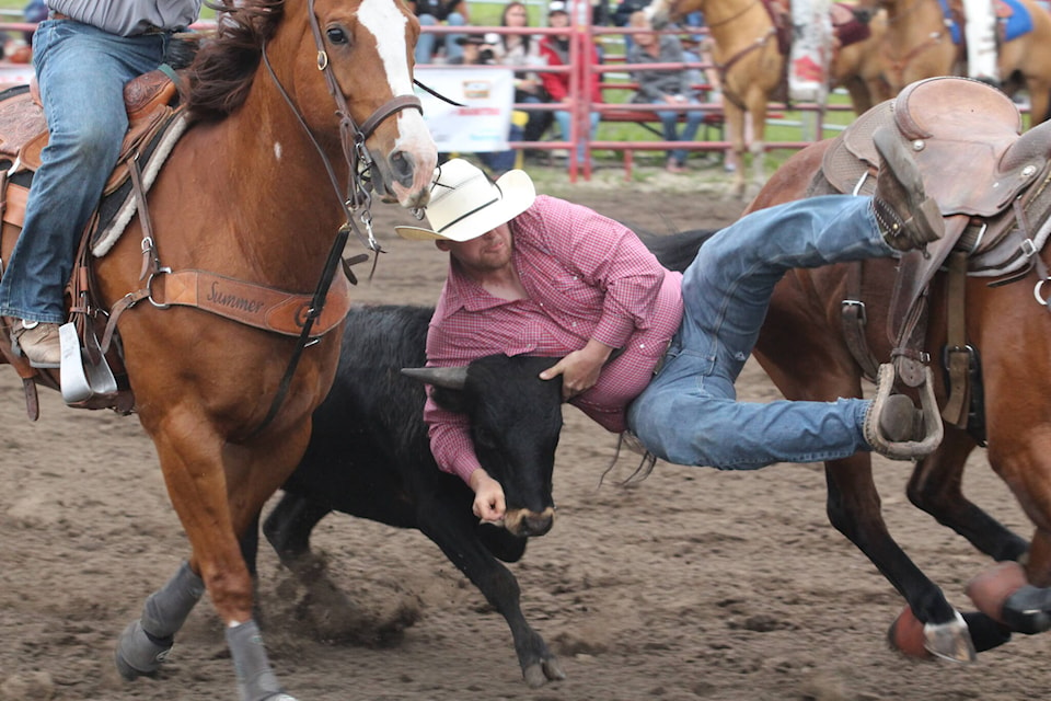 29501330_web1_220618-RDA-pro-rodeo-steer-wrestling_1