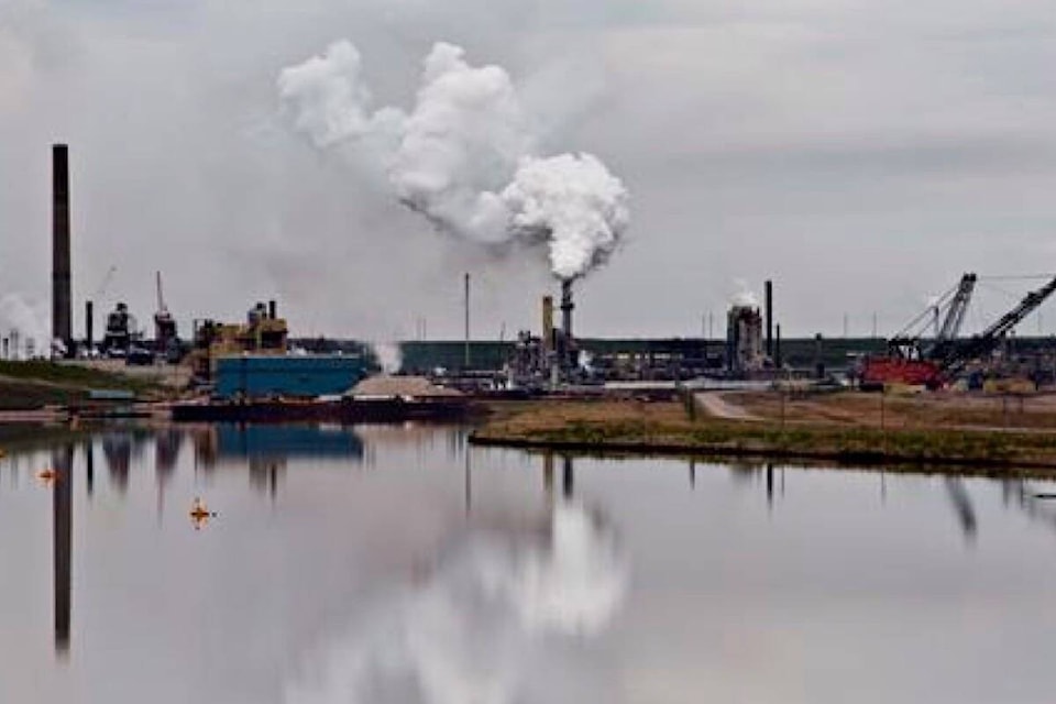 29805006_web1_190423-RDA-New-study-suggests-oil-sands-greenhouse-gas-emissions-under-estimated_1