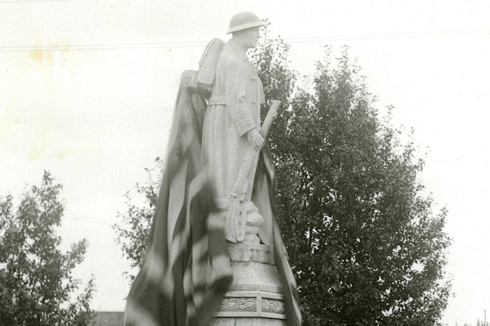 30374033_web1_220913-RDA-Dawe-Column-Cenotaph_1