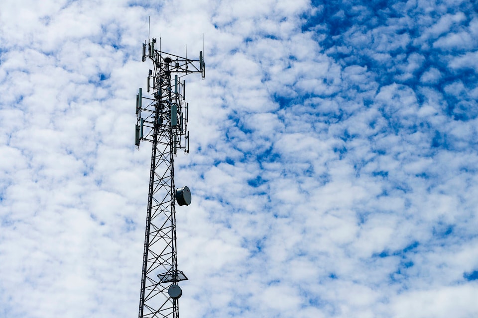 30797601_web1_220330-rda-cellphone-coverage-tower_1