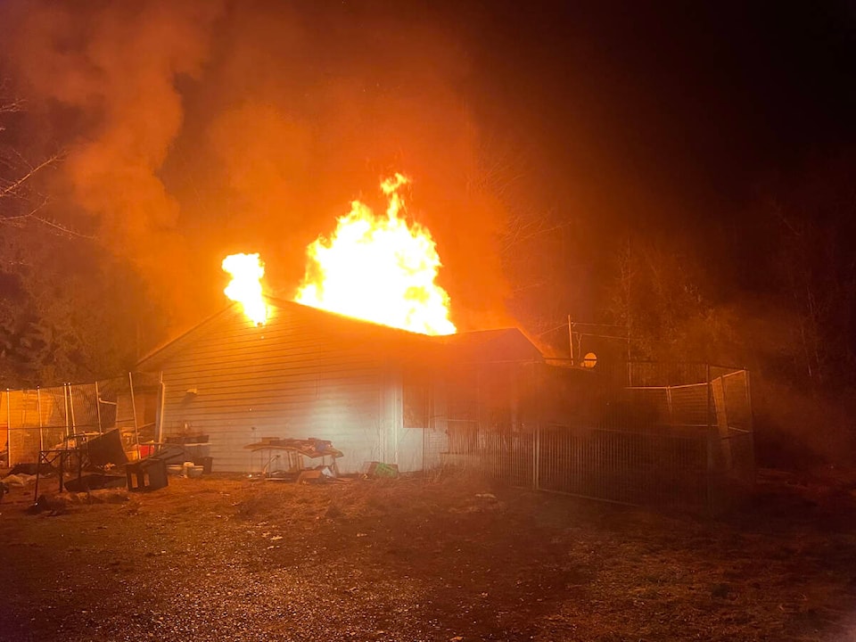 31658975_web1_230112-CCI-Fire-destroys-house-pictures_2