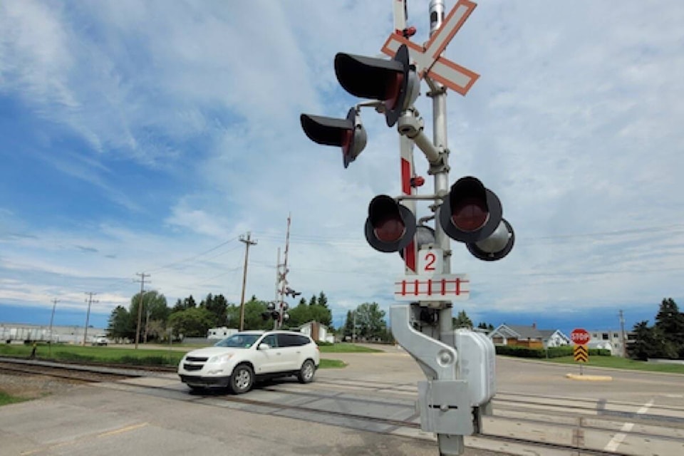 32016519_web1_210615-RDA-train-whistles-stops-in-innisfail-trains_2