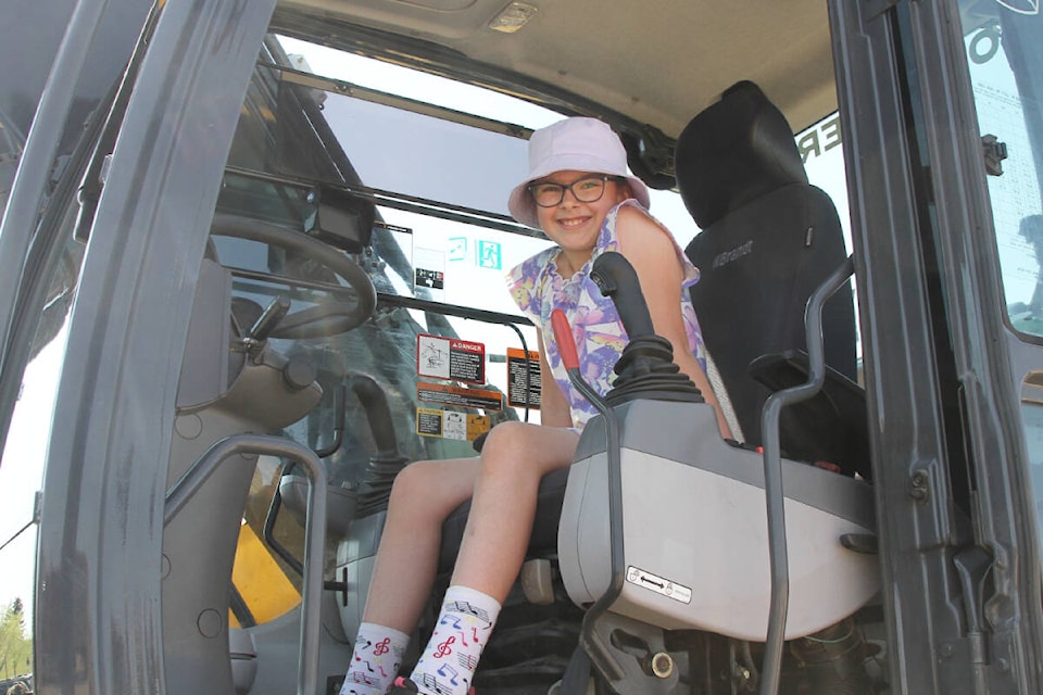 32711335_web1_230513-RDA-Touch-A-Truck-WEB