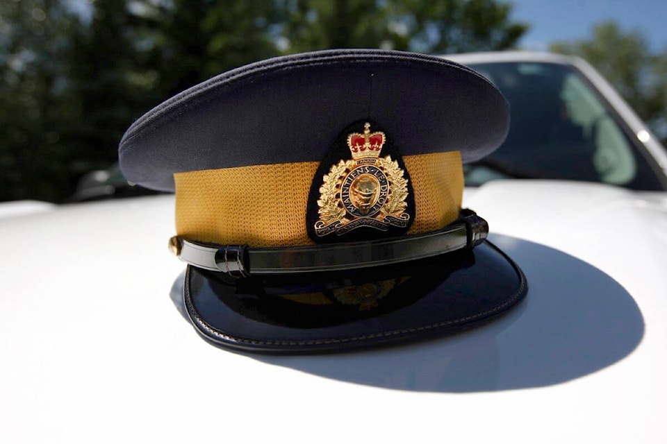 33811435_web1_170616-RDA-RCMP-File-Hat-only4109