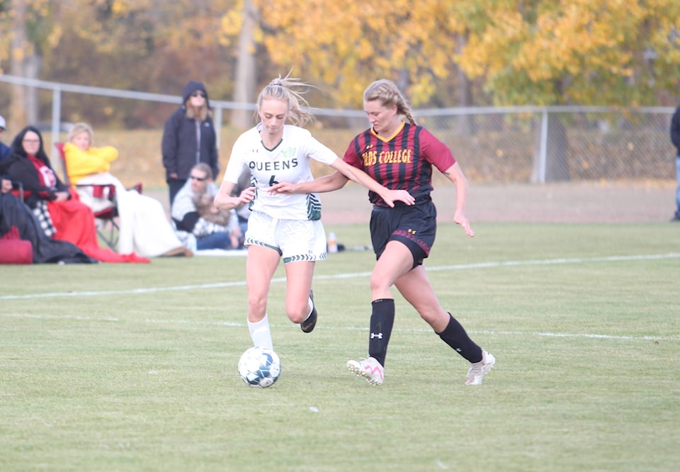 34069832_web1_230930-RDA-Queens-Broncos-soccer-game_1
