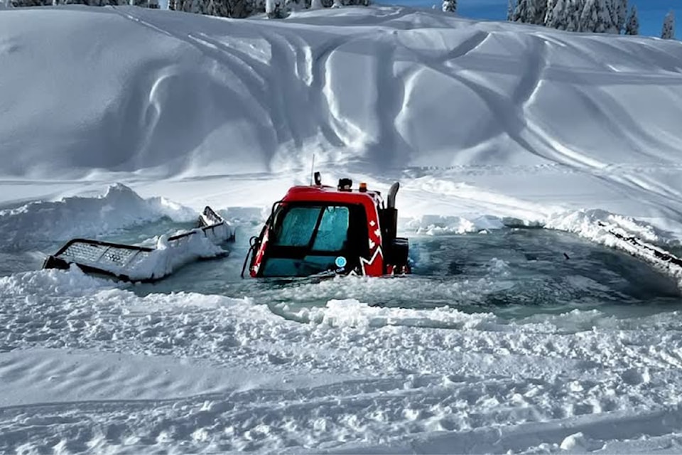 groomer-stuck-in-snow