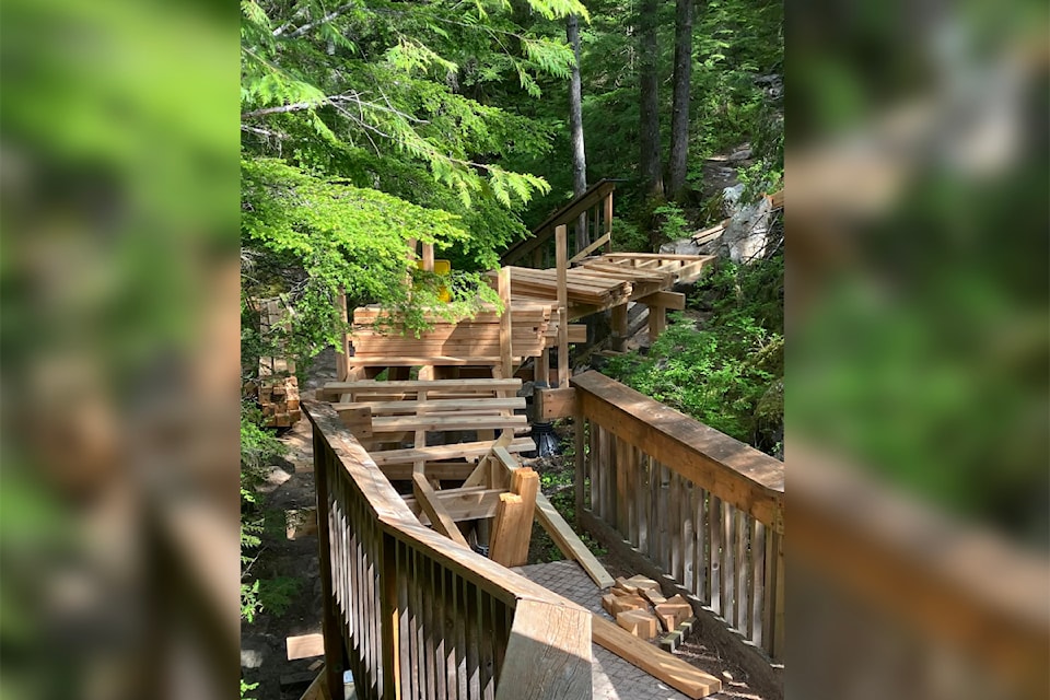nakusp-trail-closure