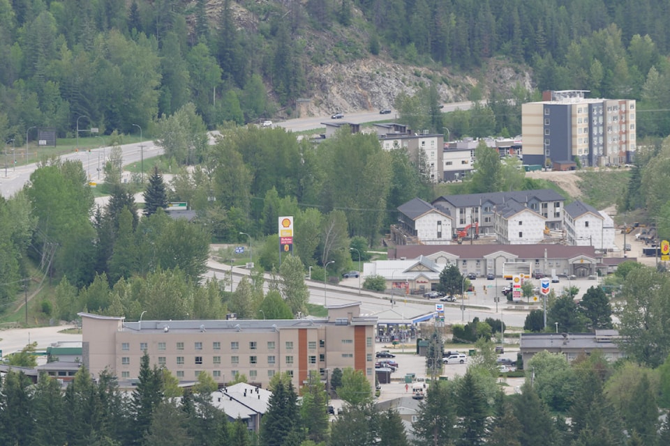 revelstoke-highway-view