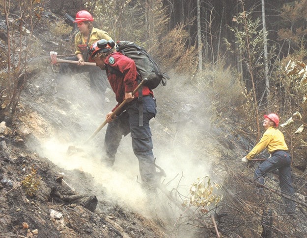 26954revelstokeFRONT-fire-crew