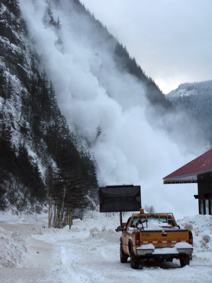 9365revelstokerevelstoke-heli-bombing_0120