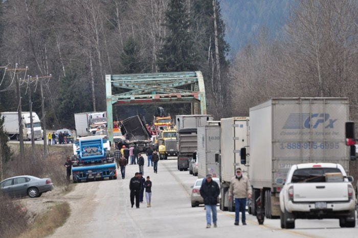 96931sicamousMalakwaBridgeTruckAccidentApril9th2011-3copy