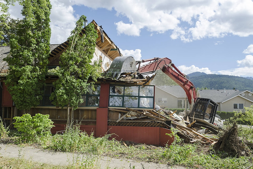 7801873_web1_170720-SAA-orchard-house-demolition-2-LL-col