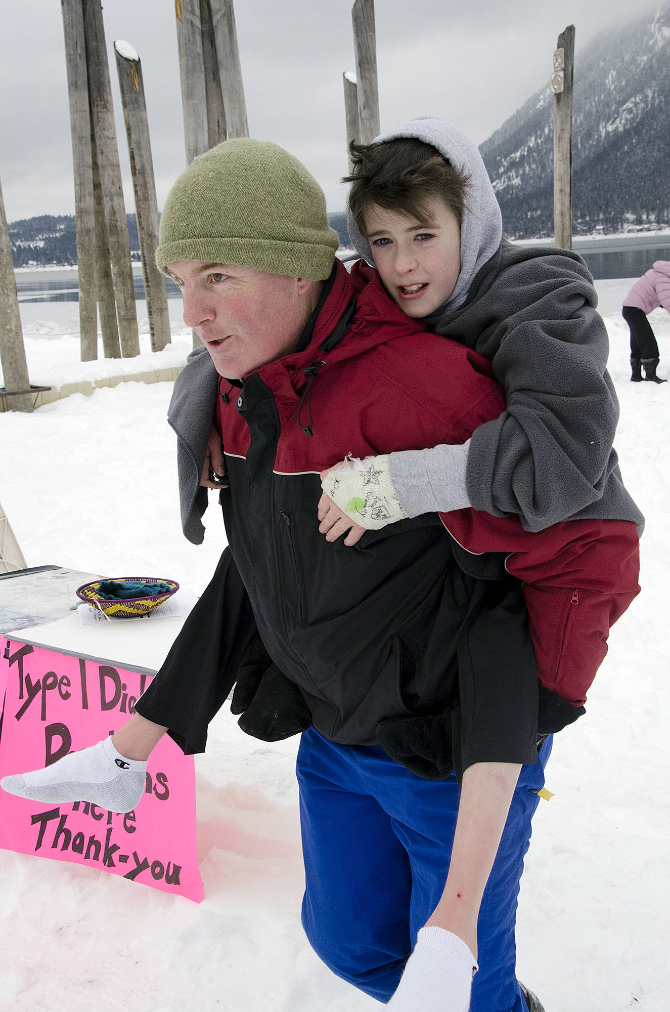 10027725_web1_180103-SAA-Polar-bear-plunge-4-JM-col