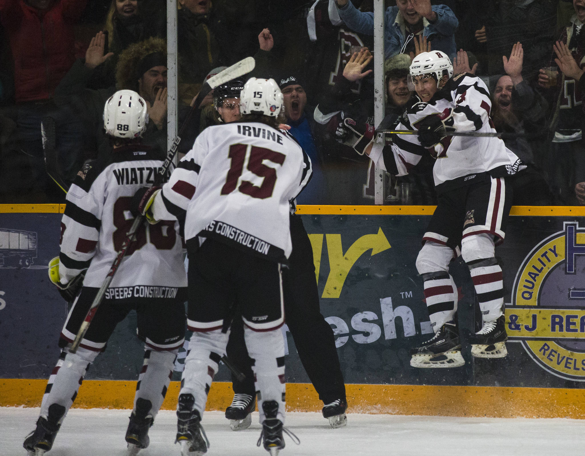 10759645_web1_180223-RTR-grizzlies-kelowna-game1-30