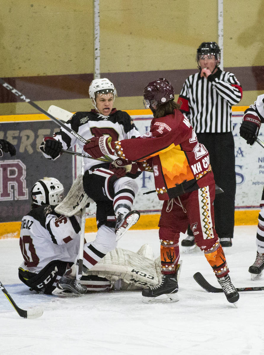 11170098_web1_180326-RTR-grizzlies-v-coyotes-g7-03