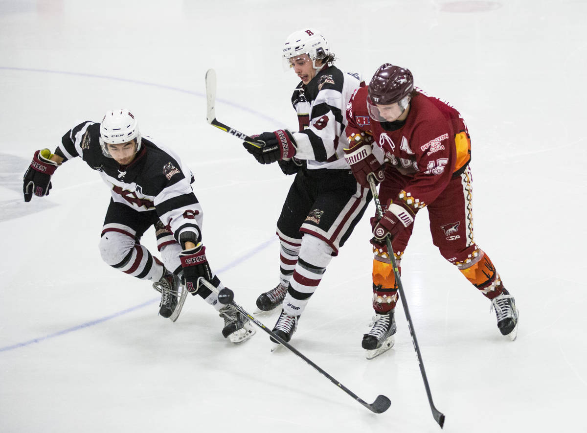 11170098_web1_180326-RTR-grizzlies-v-coyotes-g7-07