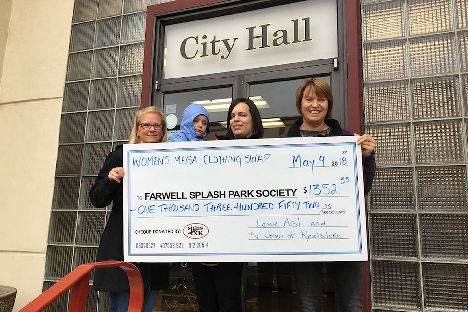 11833337_web1_CityHallDonation