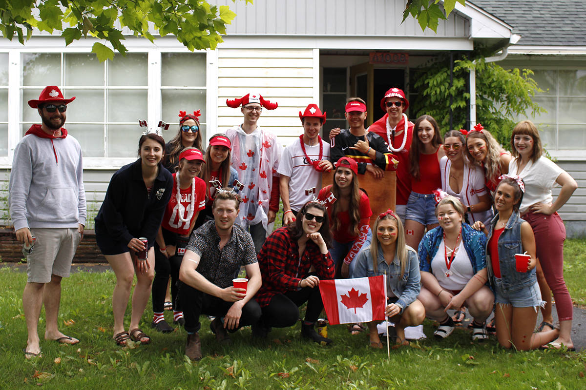 12553941_web1_180711-RTR-CanadaDayParade_7