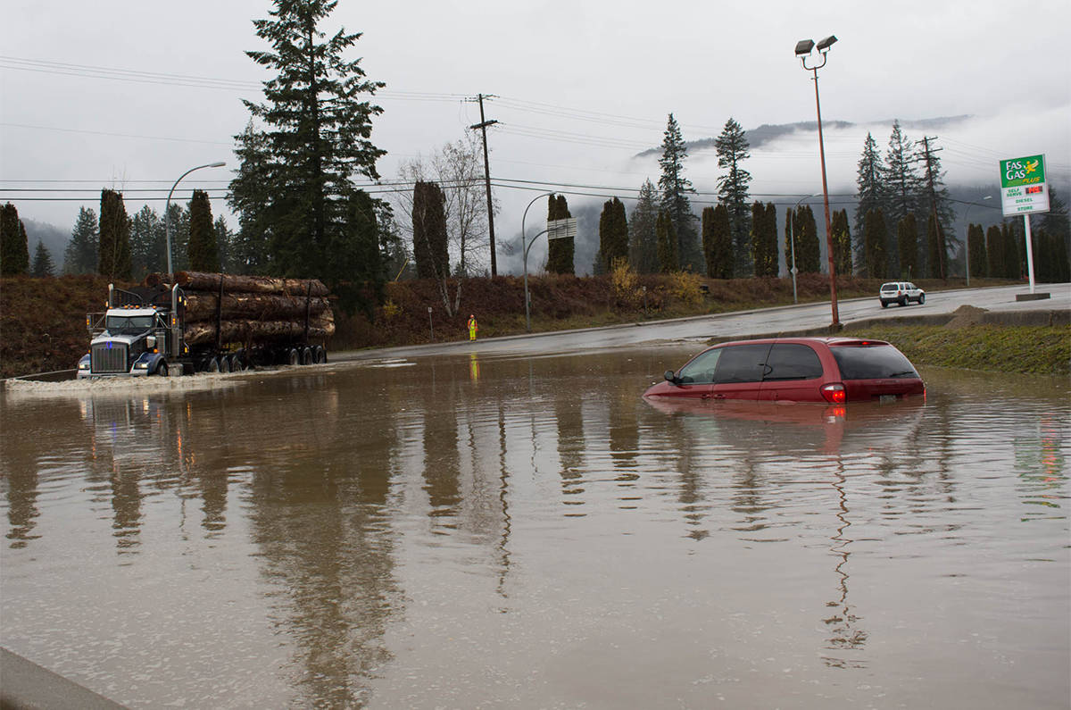 14238988_web1_Frontier-flooding3