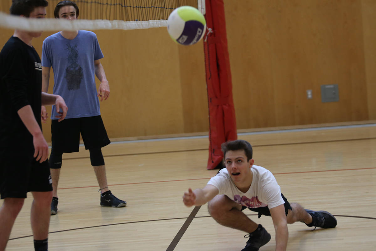 14531319_web1_181128-RTR-volleyball-provincials_5