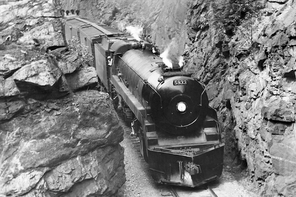 15892473_web1_190313-RTR-glimpses_1