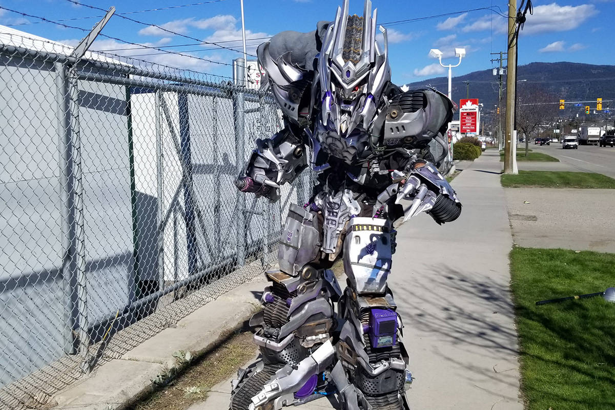 16464282_web1_190419-VMS-Megatron2