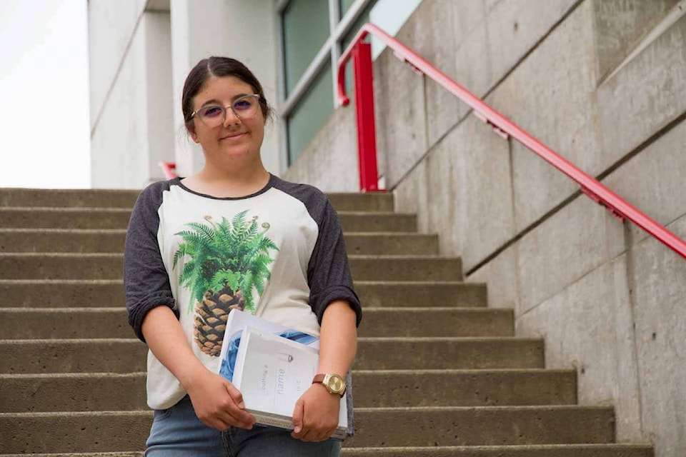 18395536_web1_Soraya-Bellou---On-campus-stairs-with-books---low