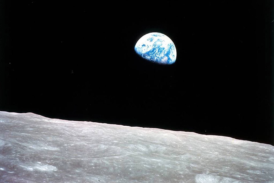 18655566_web1_earthrise-15ea0b12-0778-11e9-a3f0-71c95106d96a