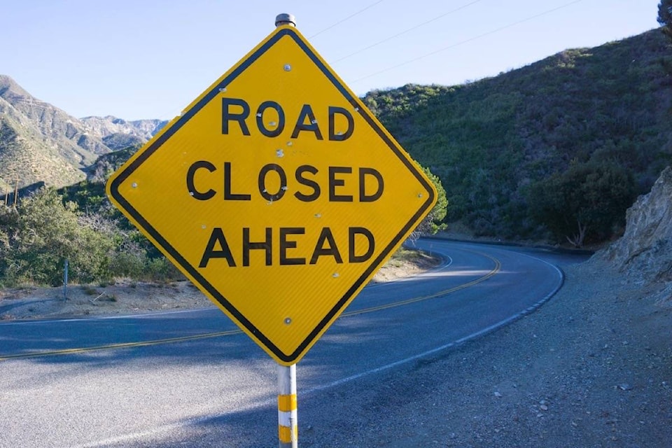 20427297_web1_Road-closed-sign-180801-ACC-M