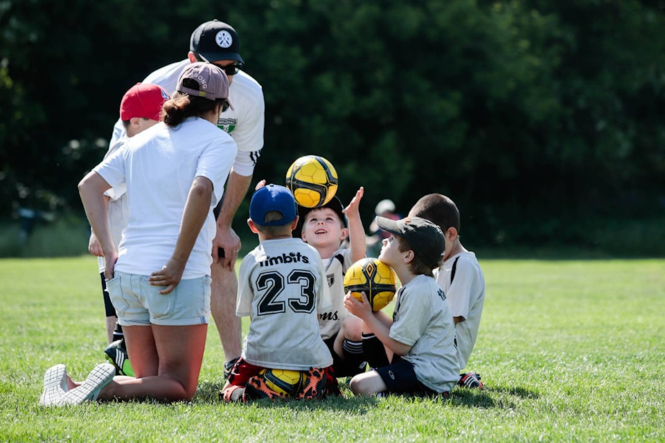 21531933_web1_copy_190607-SAA-T-Timbits-soccer