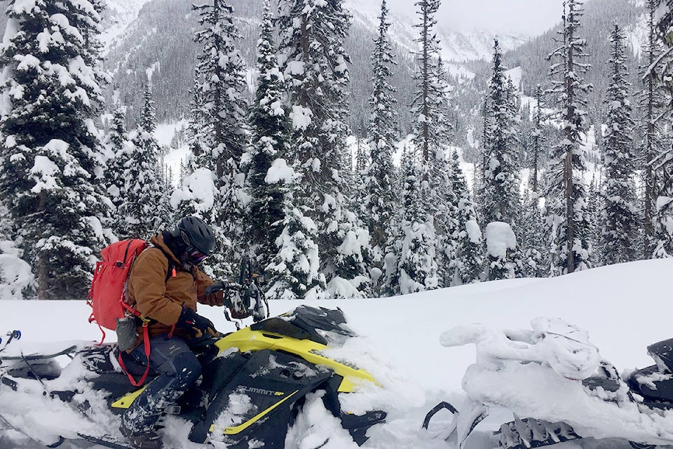 21723423_web1_snowmobilingbackcountry